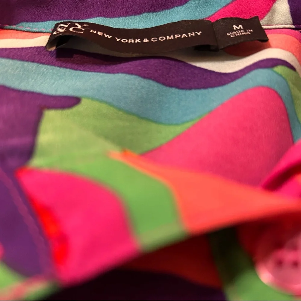 New York & Company Colorful Swirl Button Down Shirt - Size Medium - Picture 6 of 8